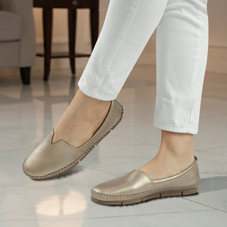 Babucha 1024 de cuero para mujer color Luna, otra vista puesta