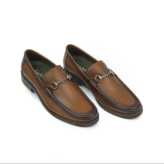 Mocasines 3076 de cuero para hombre con herraje metálico, vista tres cuartos
