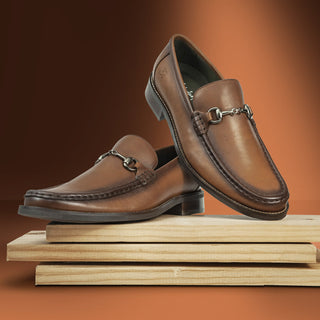 Mocasines 3076 de cuero para hombre, detalle del herraje tipo bit