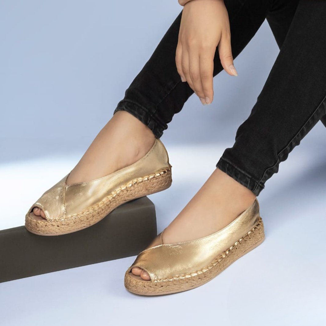 Sandalia Plana 4433 de cuero para mujer