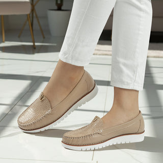 Mocasín 40-126 de cuero para mujer color Taupe, puestos