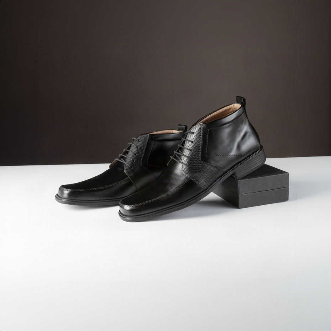 Botines 4207 de cuero para hombre, detalle del tacón apilado y la suela TR