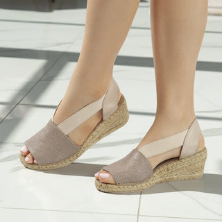 Sandalia de cuña 4336 de cuero para mujer color Taupe Grabado
