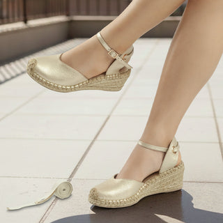 Sandalia de cuña 4417 HC de cuero para mujer color Peltre, puestas