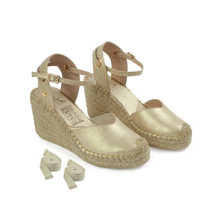 Sandalia de cuña 4417 HC de cuero para mujer color Peltre, vista angular – Sebastian & Salvatore