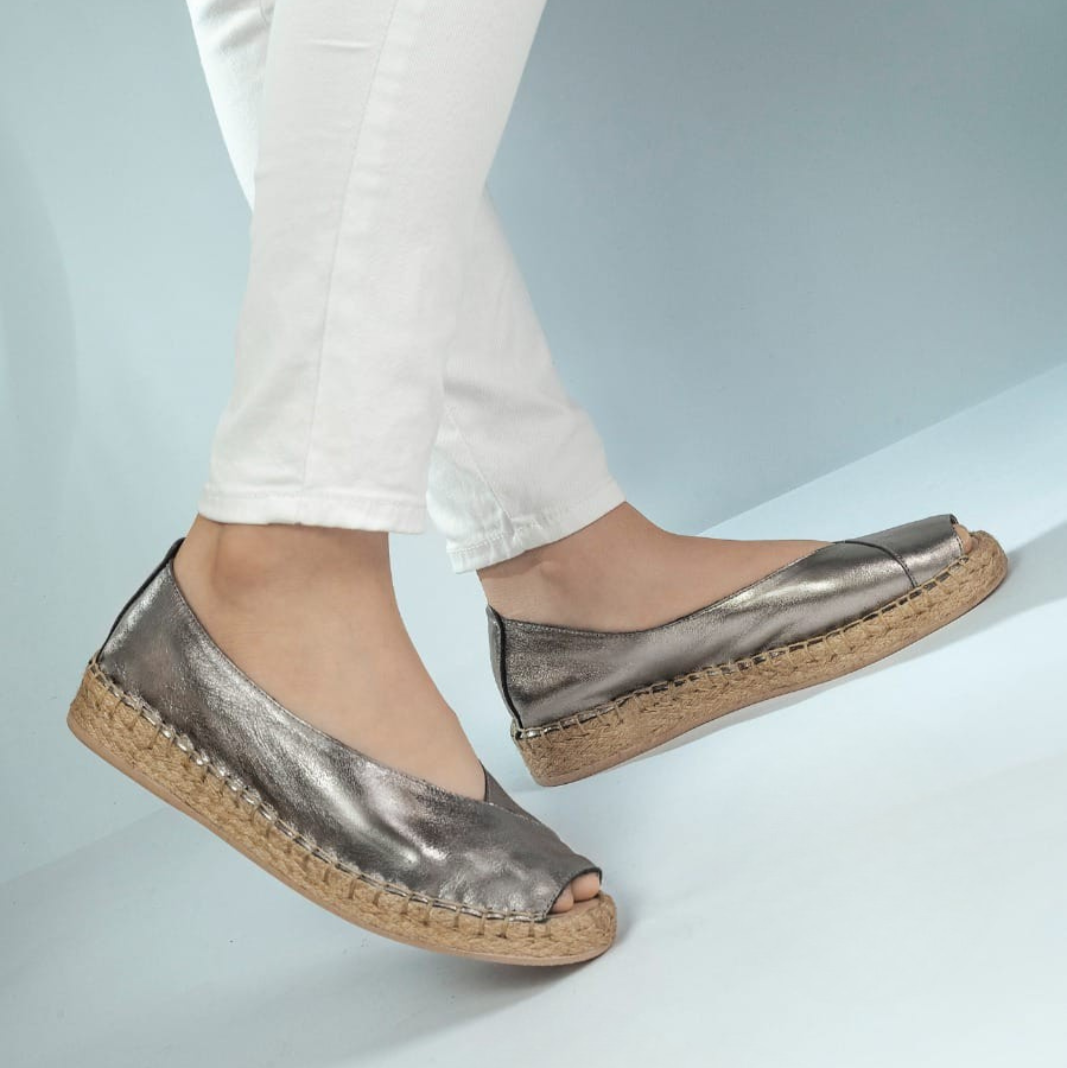 Sandalia Plana 4433 de cuero para mujer