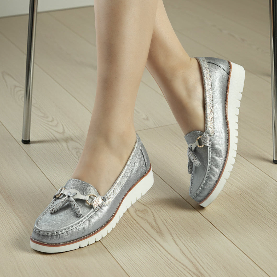 Mocasin 40-196 Grafito x Grabado en cuero para mujer