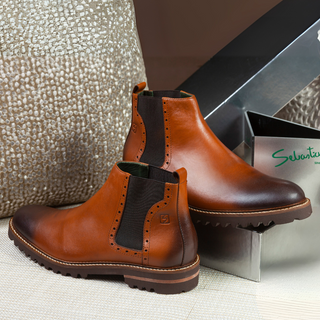 Botines 3044 de cuero para hombre, detalle del elástico lateral y las perforaciones