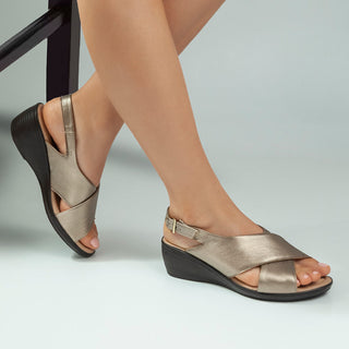 Sandalia de cuña 7858 de cuero para mujer color Luna, puestas