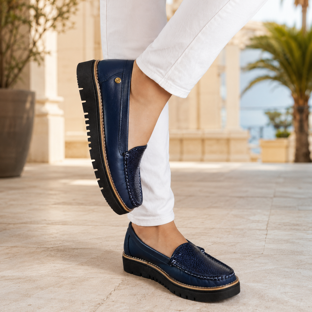 Mocasin 40-Liso Suela Negra de cuero para mujer