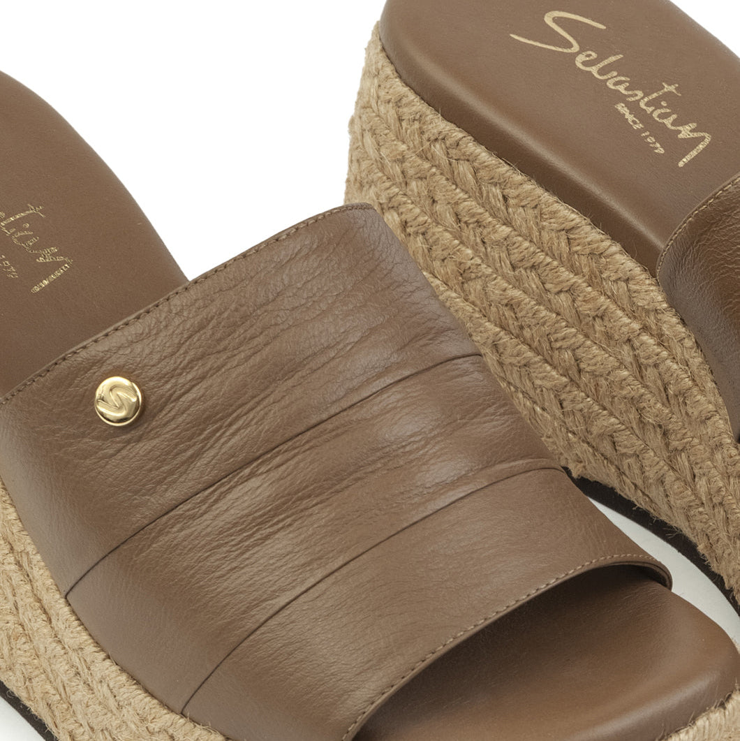 Sandalia Plataforma Margarita Cuero para Mujer