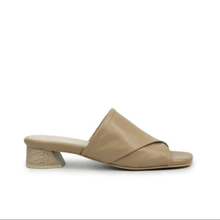 Sandalia de tacón Mariana de cuero para mujer color Almendra, vista lateral