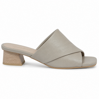 Sandalia de tacón Mariana de cuero para mujer color Blanco Almendra, vista lateral