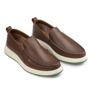 Mocasin nubuck con suela de goma flexible y detalle verde en el perimetro