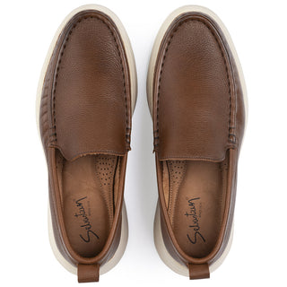 Vista lateral del mocasin slip-on en cuero nubuck para hombre