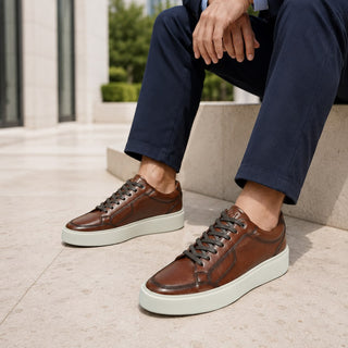 Deportivos 7008 de cuero para hombre en miel, vista de perfil con mediasuela