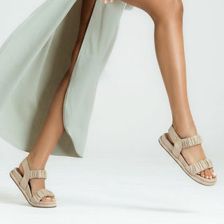 Sandalia plana 1090-03 de cuero para mujer, puestas