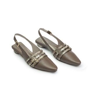 Tacones slingback Prisma para mujer color Moca, vista angular del par – Sebastian & Salvatore